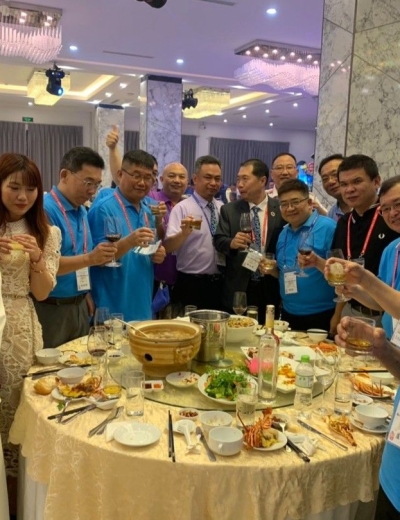 Đặt Tiệc Đối Tác Đồng Nghiệp